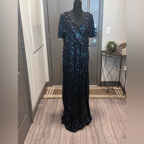 Calvin Klein Women's Dress Blue Sequin Short Sleeve V-Neck Gown - Picture 6 of 15